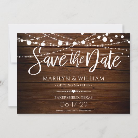 Eenvoudig Hout en String Lights Rustieke bruiloft Save The Date (Voorkant)