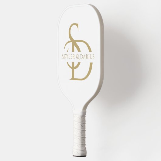 Eenvoudig huwelijksmonogram gepersonaliseerd met n pickleball paddle (Links)