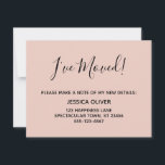 Eenvoudig,  "Ik ben verhuisd" Blush Pink Aankondiging<br><div class="desc">Houd uw vrienden en familie op de hoogte van uw nieuwe adres met deze eenvoudige, elegante bijsluiterkaarten. Veelzijdige notities lezen "I've Moved!" op de voorkant en "Stay in Touch!" op de achterkant, met behulp van een modern, casual, handgeschreven script lettertype. Gebruik de sjabloon velden om al uw eigen gegevens toe...</div>