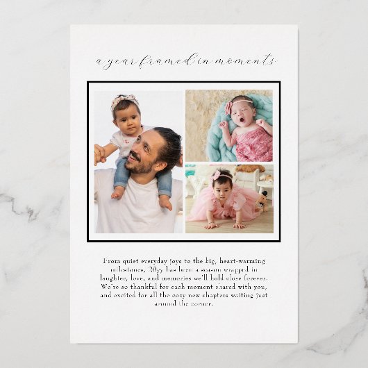 Eenvoudig Jaar In Momenten Familiefoto Kerstmis Folie Feestdagenkaart (Achterkant)