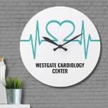 Eenvoudig kantoor voor artsen grote klok<br><div class="desc">Turquoise hartslag EKG hartslag print,  voor een kantoor van een arts of medische praktijk! Je kunt niet alleen de letterkleuren veranderen (en natuurlijk de tekst),  maar je kunt ook de achtergrondkleuren veranderen waardoor de hartslaglijnkleur verandert! Eenvoudige Moderne Hartslag Medische Artsen Kantoor Grote Klok</div>