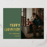 Eenvoudig kerstfeest | Green Single Photo Gold Folie Feestdagen Briefkaart<br><div class="desc">Dit eenvoudige kerstfeest | Groen folie vakantie-briefkaart met één fotogoud is perfect voor uw moderne luxe kerstcadeautje. Het casual maar klassieke feestlettertype wordt gemaakt met hoogwaardig goud geperste echte folie, zodat er een glanzend, minimalistisch, rustisch uiterlijk mogelijk is. De Lettering gaat goed met donkere boho winterfoto's, en de basis minimale...</div>