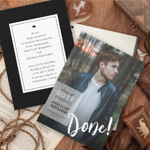 Eenvoudig kleurenvak Minimalistisch foto-Afstudere Aankondiging