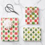 Eenvoudig kleurrijk kerst geometrisch inpakpapier<br><div class="desc">Feestelijk Holiday Quilt patroon inpakpapier, ontworpen om uw geschenken te voorzien van de nostalgische geest van het vakantieseizoen! Verfraaid met een heerlijke boom, cadeaus en wanten quiltpatroon, voegt dit inpakpapier een warm en vrolijk tintje toe aan je cadeaus. Dompel jezelf onder in het vakantiemuseum terwijl je cadeaus inpakt en de...</div>