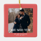 Eenvoudig koraal eerste kerst verloofde aangepaste keramisch ornament (Voorkant)