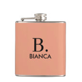 Eenvoudig koraal roze minimalistisch monogram heupfles (Voorkant)