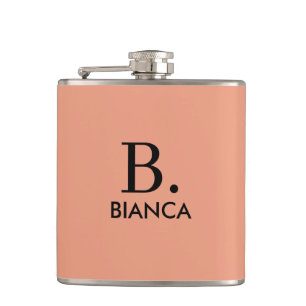 Eenvoudig koraal roze minimalistisch monogram heupfles