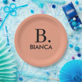 Eenvoudig koraal roze minimalistisch monogram papieren bordje (Feest)