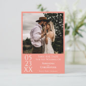 Eenvoudig koraalroze moderne minimumfoto-bruiloft save the date (Staand voorkant)