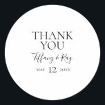 Eenvoudig legant bedankt voor je huwelijk. ronde sticker<br><div class="desc">Deze eenvoudige elegante bedankt voor je trouwbonsticker is perfect voor je moderne,  minimalistische zwarte en witte bruiloft. Het ontwerp bevat een minimaal hedendaags lettertype dat vergezeld gaat van een formele kalligrafie. Houd het zoals is,  of verkies om het met uw eigen kunstwerk of foto's te personaliseren!</div>
