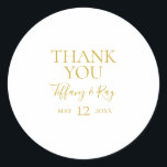 Eenvoudig legant Gold Bedankt voor je bruiloft. Ronde Sticker<br><div class="desc">Dit eenvoudige elegante goud dank je trouwsticker is perfect voor je moderne,  minimalistische witte en gouden bruiloft. Het ontwerp biedt een minimaal hedendaags goudlettertype dat vergezeld gaat van een formele kalligrafie. Houd het zoals is,  of verkies om het met uw eigen kunstwerk of foto's te personaliseren!</div>