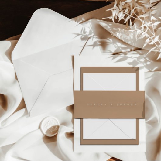 Eenvoudig legant minimalistisch beige tan Wedding Uitnodigingen Wikkel