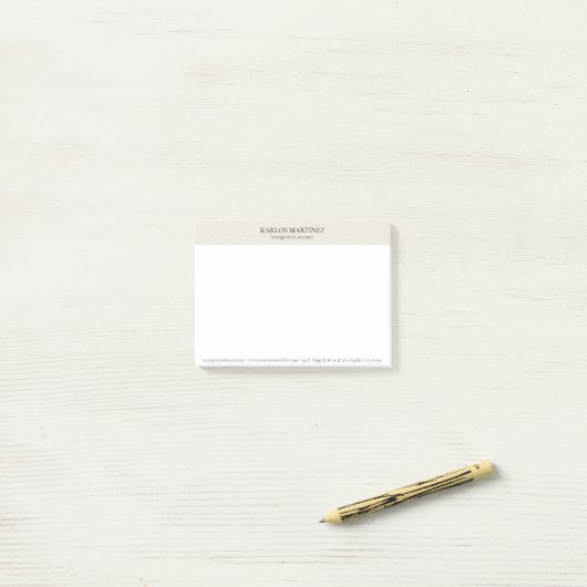 Eenvoudig lichtbeige linnen zwarte typografie post-it® notes (Op bureau)