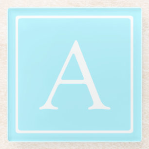 Eenvoudig lichtblauw monogram glazen onderzetter