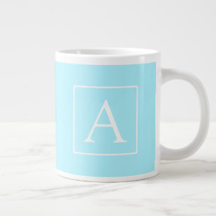 Eenvoudig lichtblauw monogram grote koffiekop