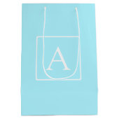 Eenvoudig lichtblauw monogram medium cadeauzakje (Achterkant)