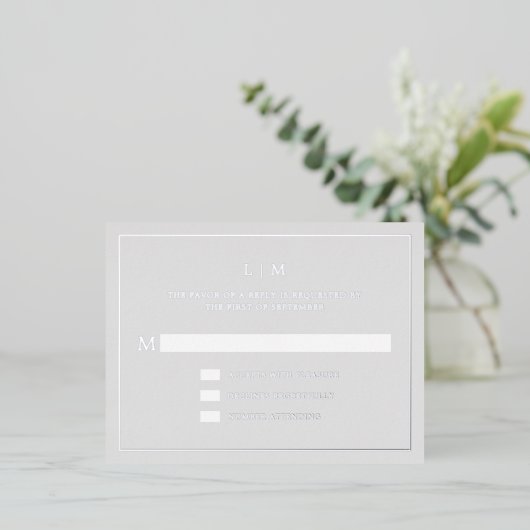 Eenvoudig lichtgrijs monogram Elegant Huwelijk RSV Folie Uitnodiging Briefkaart (Staand Voorkant)