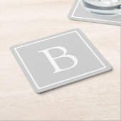 Eenvoudig lichtgrijs monogram kartonnen onderzetters (Schuin)