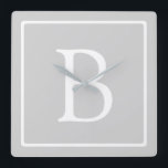 Eenvoudig lichtgrijs monogram vierkante klok<br><div class="desc">Bedankt voor je aankoop.</div>