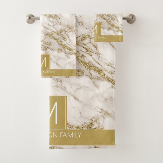 Eenvoudig Marble Monogram Gold en White ID672 Bad Handdoek (Insitu)