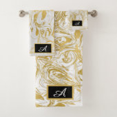 Eenvoudig Marble Monogram Gold White Marble Black  Bad Handdoek (Insitu)