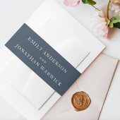 Eenvoudig marinesulpblauw modern kalligrafie uitnodigingen wikkel