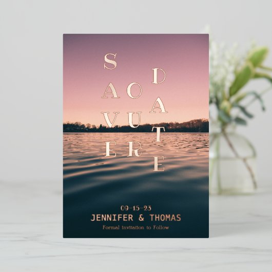 Eenvoudig meerlandschap Bespaar de datum Folie Uitnodiging (Staand Voorkant)
