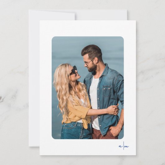 Eenvoudig met de hand getekende foto blauwe whimsi save the date (Achterkant)