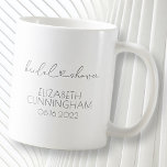 Eenvoudig minimaal elegant grafisch Vrijgezellenfe Koffiemok<br><div class="desc">Dit eenvoudige en moderne ontwerp bestaat uit sans serif en speels cursieve typografie met doedelharten. Ideaal voor een bruiloft vrijgezellenfeest feest.</div>