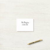 eenvoudig minimaal monogram mrs mijnheer naam datu post-it® notes (Op bureau)