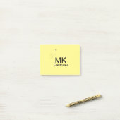 Eenvoudig minimaal monogram voeg de foto van het t post-it® notes (Op bureau)