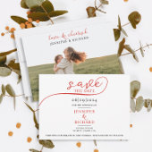 Eenvoudig minimaal rood script met foto wit bruilo save the date