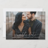 Eenvoudig minimaal script zwart-witfotohuwelijk save the date (Voorkant)