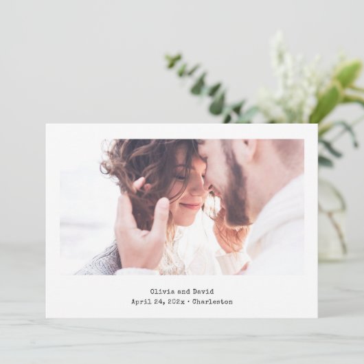 Eenvoudig minimaal | Twee foto's en tekst Save The Date (Staand voorkant)