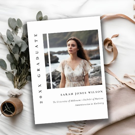 Eenvoudig minimaal zwart-wit foto-Afstuderen Aankondiging