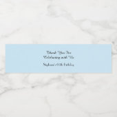 Eenvoudig minimalistisch 60e verjaardag Bleek blau Waterfles Etiket (Enkel label)