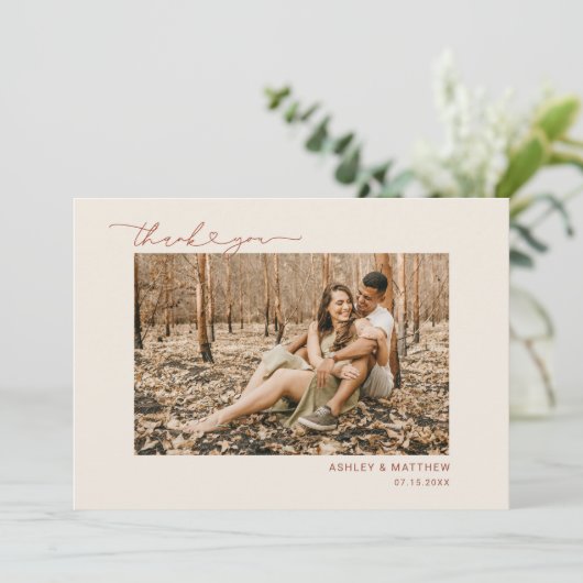 Eenvoudig minimalistisch Boho Earthy Heart Script Bedankkaart (Staand voorkant)