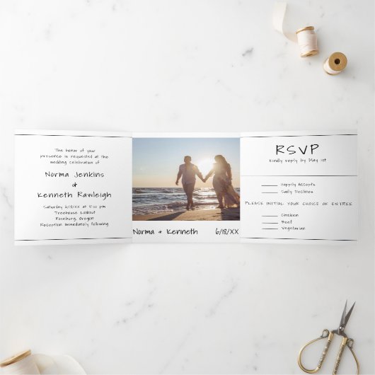 Eenvoudig minimalistisch foto Modern Wedding Drieluik Uitnodiging (Binnen)