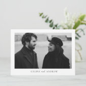 Eenvoudig minimalistisch fotohuwelijk bedankkaart (Staand voorkant)