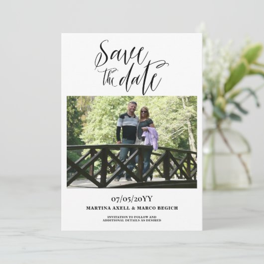 Eenvoudig minimalistisch fotohuwelijk save the date (Staand voorkant)