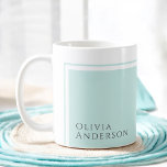 Eenvoudig minimalistisch kleurenblok met naam koffiemok<br><div class="desc">Dit ontwerp van de mok geeft een gevoel van elegantie en klassieke minimalistische styling met zijn moderne kleurblokontwerpelementen in licht aqua robin eierblauw. De tekst sjabloon voor dit ontwerp bevat jouw naam in de linkerbenedenhoek. Deze mok is verkrijgbaar in verschillende maten. Hier weergegeven in de 11 oz. grootte.</div>