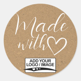 Eenvoudig minimalistisch kraftpapier gemaakt met l ronde sticker