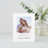 Eenvoudig minimalistisch ontwerp Save the Date-ans Uitnodiging Briefkaart (Staand voorkant)