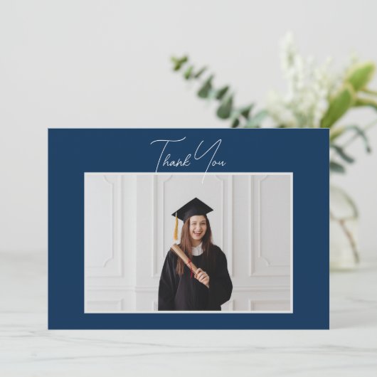 Eenvoudig minimalistisch script Afstuderen foto Af Bedankkaart (Staand voorkant)