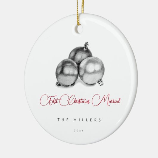 Eenvoudig minimalistisch script, eerste kerstgehuw keramisch ornament (Links)