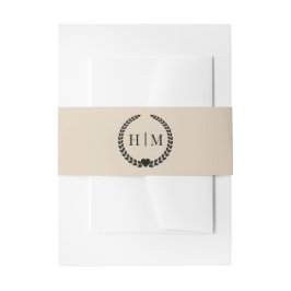 Eenvoudig Minimalistisch Warm Zand Monogram Uitnodigingen Wikkel