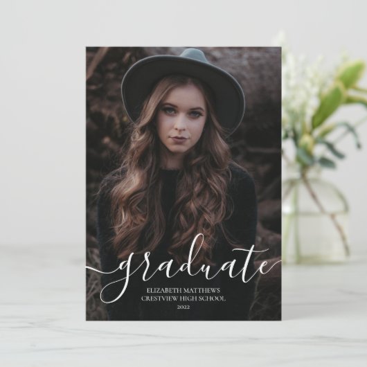 Eenvoudig modern Afstuderen Foto Elegant Script Aankondiging (Staand voorkant)