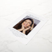 Eenvoudig modern Afstuderen Photo Silver Script Folie Uitnodiging (Gedraaid)