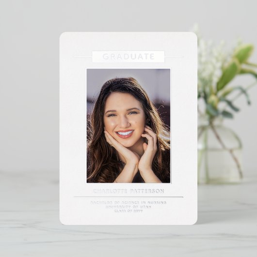 Eenvoudig modern Afstuderen Photo Silver Script Folie Uitnodiging (Staand Voorkant)