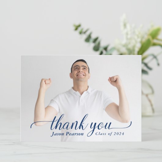 Eenvoudig modern blauw Afstuderen Hartelijk dank Bedankkaart (Staand voorkant)